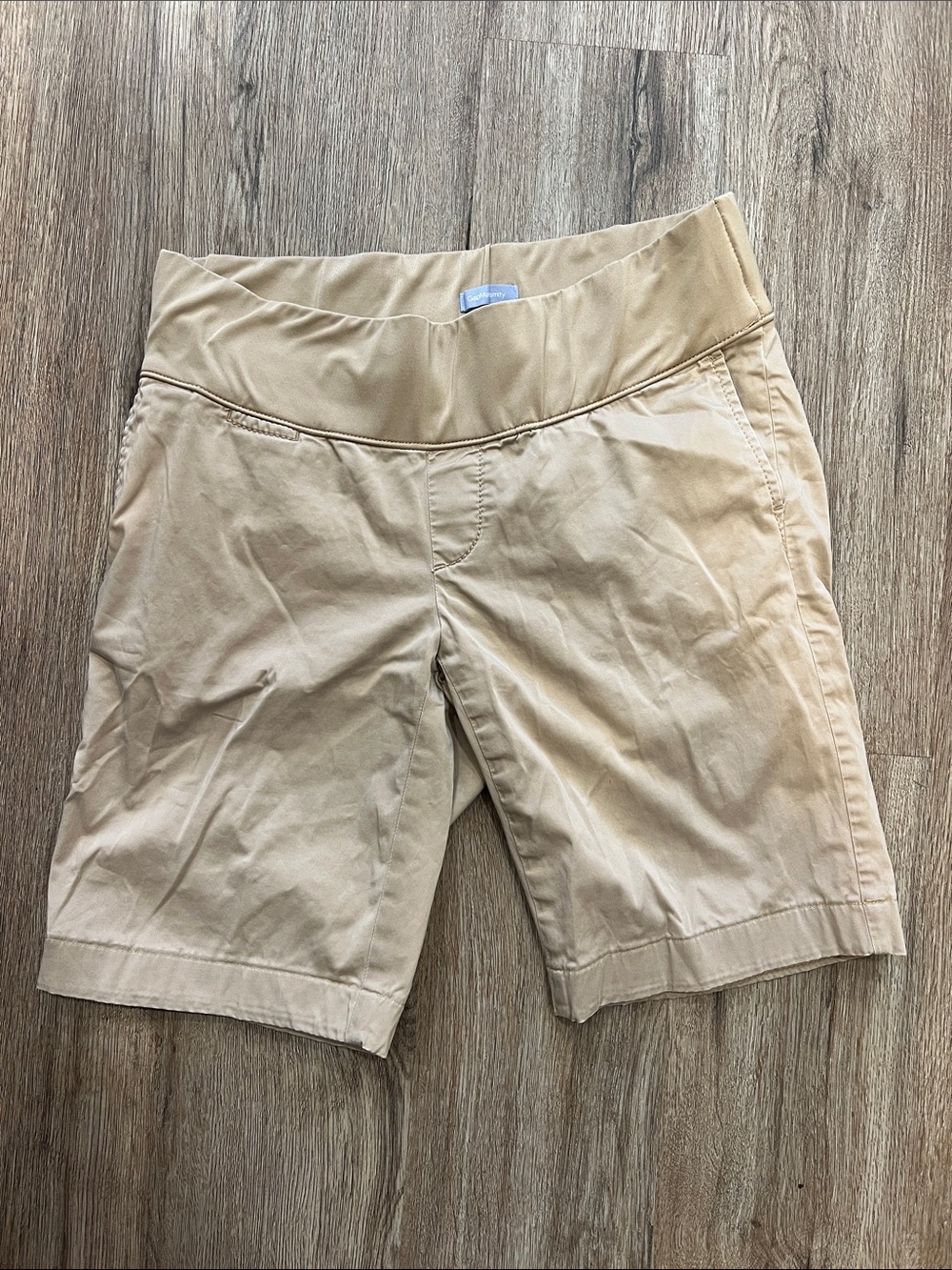Gap Maternity khaki shorts size 4